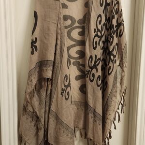 Elegant Black and Tan Patterned Shawl